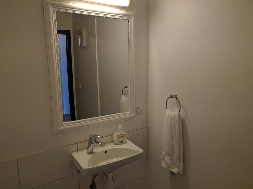 Town Square Guesthouse Акурейри Екстериор снимка