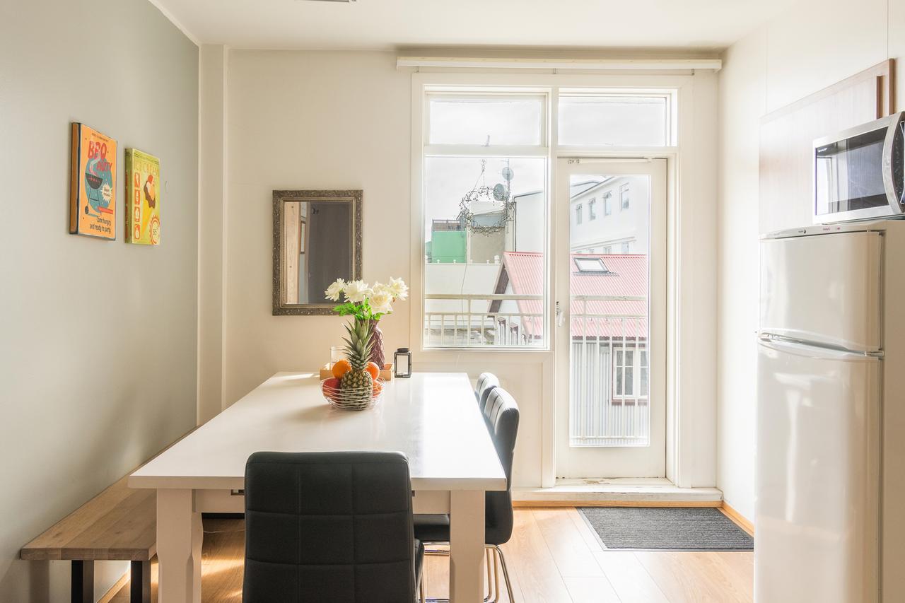Town Square Guesthouse Акурейри Екстериор снимка