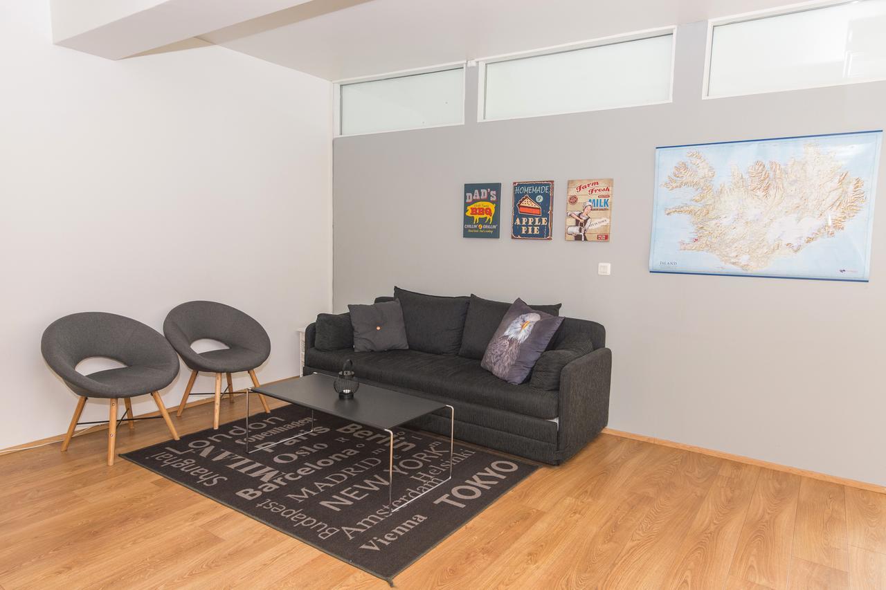 Town Square Guesthouse Акурейри Екстериор снимка