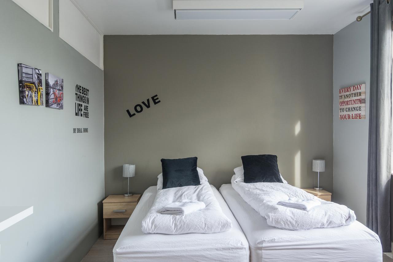 Town Square Guesthouse Акурейри Екстериор снимка